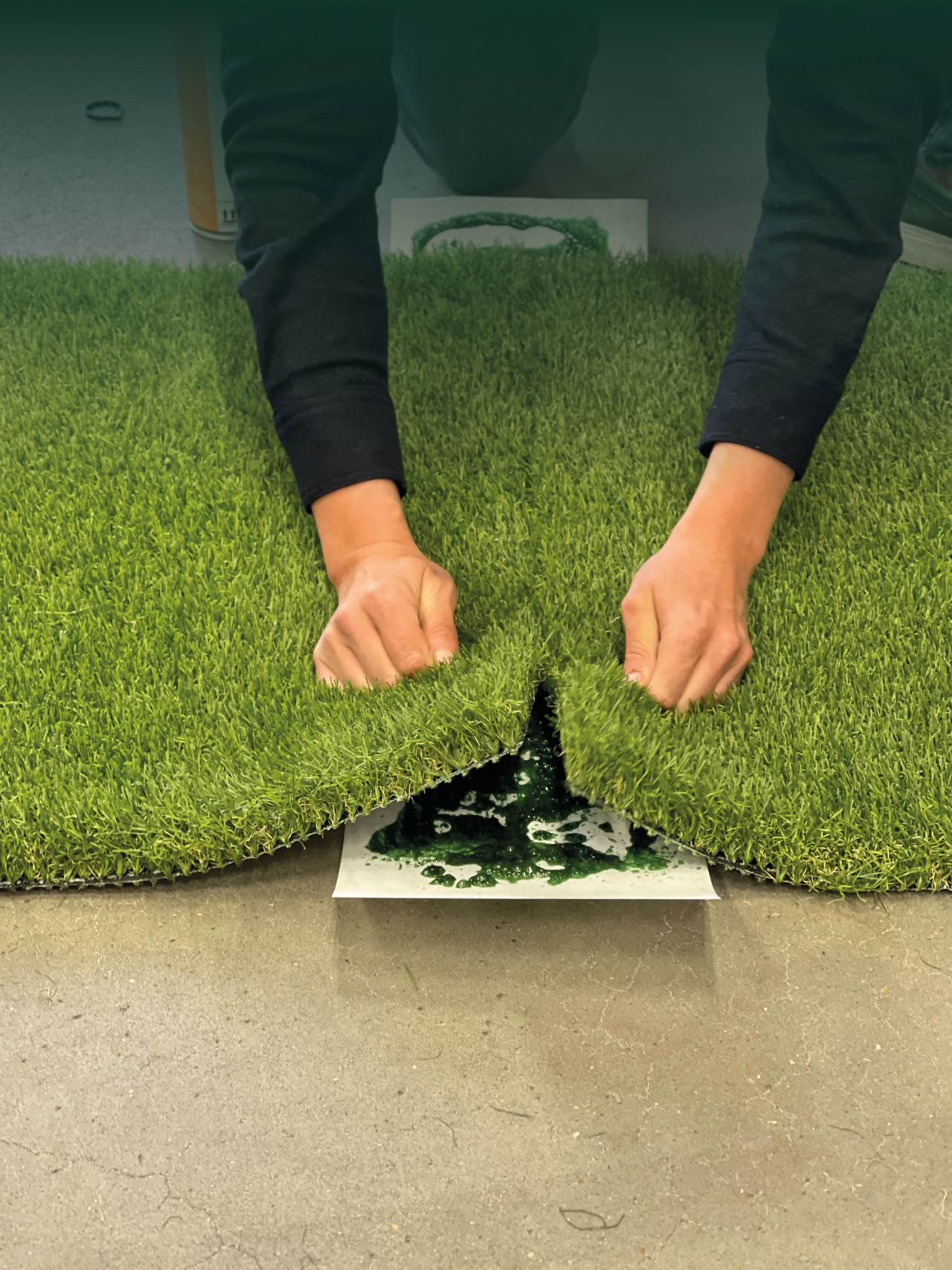 Postavljanje veštačke trave – spajanje rolni